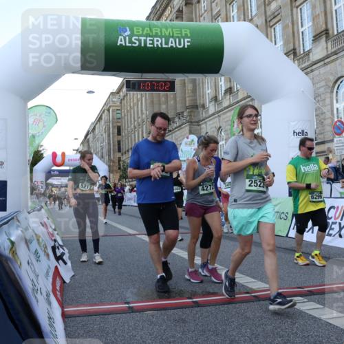 07.09.2025 - BARMER Alsterlauf Strokosch-Dieckow http://msf.ph/oto/8723470 07.09.2025 10:07:00 Ziel 2237, 2254, 2380, 2467, 2468, 2523, 2795, 3184, 3212, 3275, 3428, 3439, 4064, 4272, 4356, 4525, 5050, 5217, 5348, 5759, 6036, 6299, 6302, 6342, 8076 meine-sportfotos.de