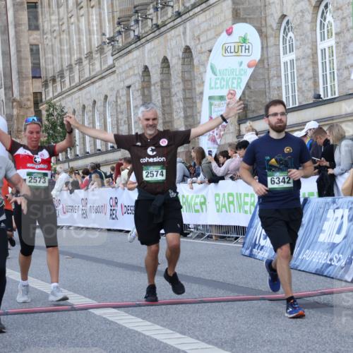 07.09.2025 - BARMER Alsterlauf Strokosch-Dieckow http://msf.ph/oto/8723485 07.09.2025 10:07:07 Ziel 2380, 2467, 2468, 2573, 2574, 2795, 3184, 3275, 3655, 3691, 3739, 3804, 3810, 3940, 3957, 3958, 4356, 4502, 5050, 5602, 5759, 5801, 5934, 6036, 6039, 6342, 8304 meine-sportfotos.de