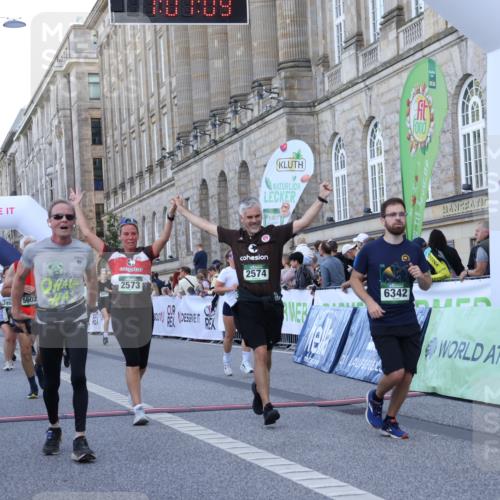 07.09.2025 - BARMER Alsterlauf Strokosch-Dieckow http://msf.ph/oto/8723486 07.09.2025 10:07:07 Ziel 2380, 2467, 2468, 2573, 2574, 2795, 3184, 3275, 3655, 3691, 3739, 3804, 3810, 3940, 3957, 3958, 4356, 4502, 5050, 5602, 5759, 5801, 5934, 6036, 6039, 6342, 8304 meine-sportfotos.de