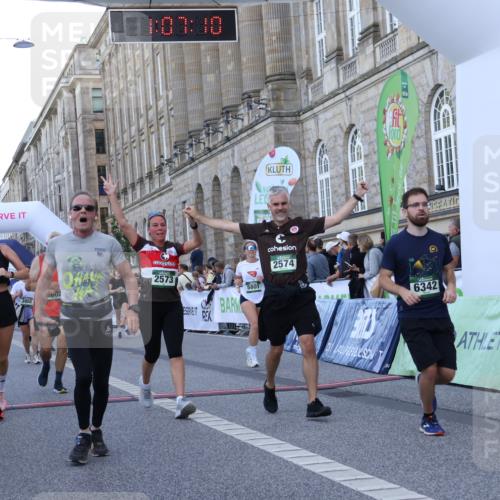 07.09.2025 - BARMER Alsterlauf Strokosch-Dieckow http://msf.ph/oto/8723488 07.09.2025 10:07:08 Ziel 2244, 2380, 2467, 2468, 2573, 2574, 2795, 3184, 3655, 3691, 3739, 3804, 3810, 3940, 3957, 3958, 4356, 4502, 5050, 5510, 5602, 5801, 5934, 6039, 6342, 8304 meine-sportfotos.de