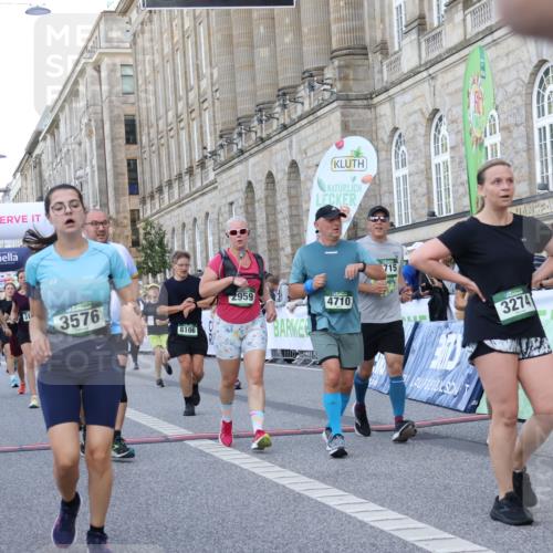 07.09.2025 - BARMER Alsterlauf Strokosch-Dieckow http://msf.ph/oto/8723573 07.09.2025 10:07:45 Ziel 2218, 2260, 2263, 2806, 2959, 3108, 3109, 3274, 3343, 3576, 3878, 4061, 4063, 4263, 4409, 4710, 4715, 4736, 4859, 4957, 5060, 5113, 5292, 6061, 8205 meine-sportfotos.de