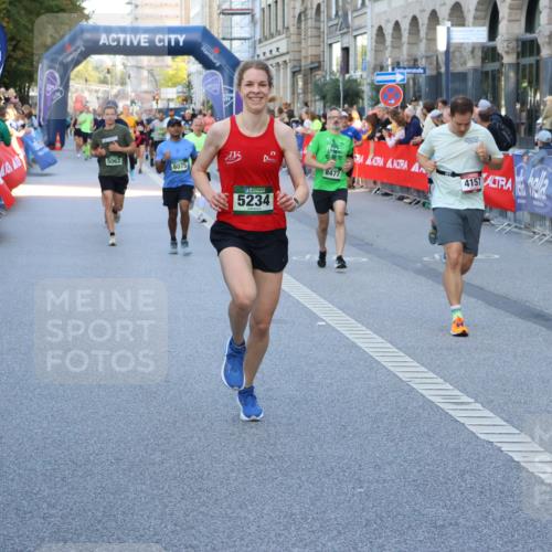07.09.2025 - BARMER Alsterlauf Strokosch-Dieckow http://msf.ph/oto/8723577 07.09.2025 09:51:42 Ziel 2010, 2040, 2174, 2398, 2508, 2545, 2549, 2776, 3029, 3068, 3069, 3071, 3099, 3363, 3823, 3981, 4015, 4103, 4271, 4453, 4514, 4613, 4746, 4795, 5311, 5420, 5575, 5619, 5648, 6142, 6254, 6288, 8290, 8305, 8425 meine-sportfotos.de