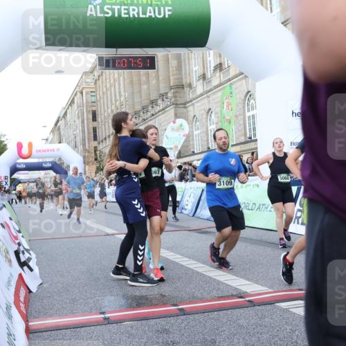 07.09.2025 - BARMER Alsterlauf Strokosch-Dieckow http://msf.ph/oto/8723585 07.09.2025 10:07:49 Ziel 2218, 2263, 2520, 2637, 2959, 3108, 3109, 3196, 3343, 3576, 3782, 3820, 4061, 4063, 4309, 4710, 4715, 4736, 4859, 4957, 5060, 5932, 6061 meine-sportfotos.de