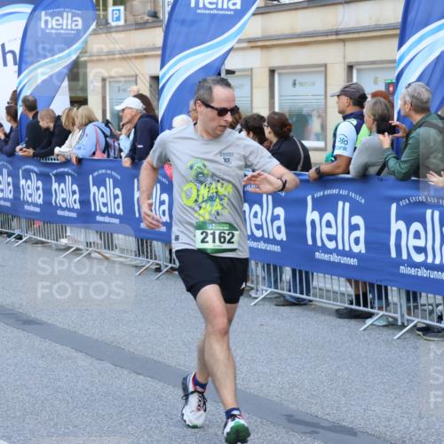 07.09.2025 - BARMER Alsterlauf Strokosch-Dieckow http://msf.ph/oto/8723760 07.09.2025 09:51:11 Ziel 2025, 2416, 2681, 2778, 3247, 3538, 4157, 4173, 4944, 5063, 5125, 5179, 5234, 5376, 5710, 5715, 5807, 5858, 5921, 8075, 8200, 8292, 8477 meine-sportfotos.de