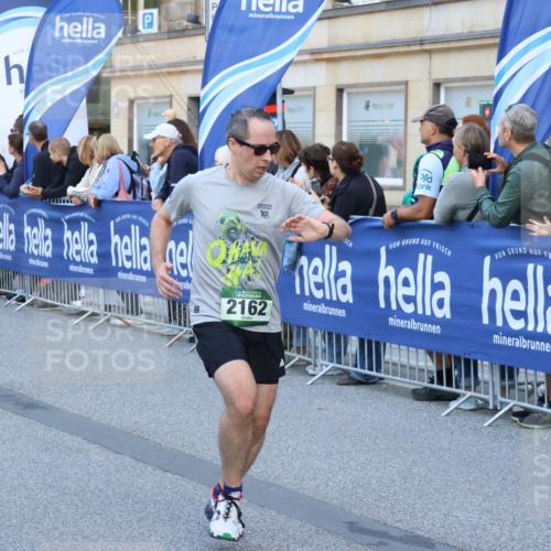 07.09.2025 - BARMER Alsterlauf Strokosch-Dieckow http://msf.ph/oto/8723763 07.09.2025 09:51:11 Ziel 2025, 2416, 2681, 2778, 3247, 3538, 4157, 4173, 4944, 5063, 5125, 5179, 5234, 5376, 5710, 5715, 5807, 5858, 5921, 8075, 8200, 8292, 8477 meine-sportfotos.de