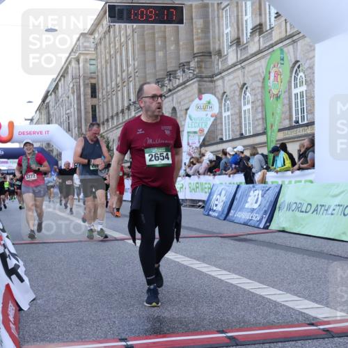 07.09.2025 - BARMER Alsterlauf Strokosch-Dieckow http://msf.ph/oto/8723767 07.09.2025 10:09:16 Ziel 2479, 2480, 2591, 2654, 2657, 3130, 3202, 3203, 3224, 3784, 3883, 3900, 5244, 5251, 5272, 5369, 5536, 5600, 5601, 5651, 5746, 6046, 6090 meine-sportfotos.de