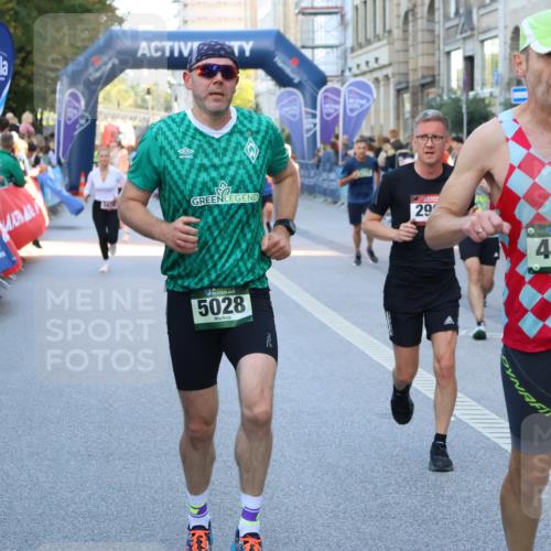 07.09.2025 - BARMER Alsterlauf Strokosch-Dieckow http://msf.ph/oto/8723772 07.09.2025 09:51:06 Ziel 2025, 2416, 2778, 2802, 3538, 3546, 4157, 4161, 4162, 4173, 4223, 4619, 4944, 5051, 5125, 5179, 5234, 5358, 5710, 5715, 5858, 5905, 5921, 8075, 8200, 8292 meine-sportfotos.de