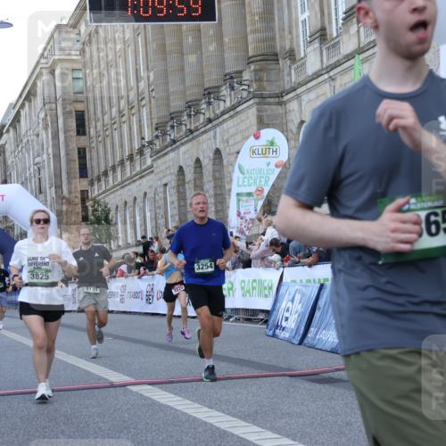 07.09.2025 - BARMER Alsterlauf Strokosch-Dieckow http://msf.ph/oto/8723893 07.09.2025 10:09:57 Ziel 2793, 3254, 3770, 3825, 4296, 4377, 4435, 4522, 5131, 5263, 5519, 5533, 6190, 8365 meine-sportfotos.de