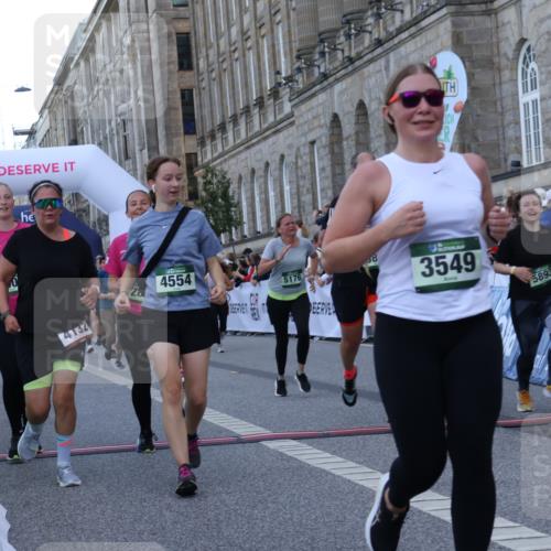 07.09.2025 - BARMER Alsterlauf Strokosch-Dieckow http://msf.ph/oto/8724003 07.09.2025 10:10:35 Ziel 1160, 2082, 2469, 2865, 2895, 2907, 3250, 3549, 3756, 3757, 3758, 4099, 4202, 4302, 4554, 4622, 4838, 4933, 4935, 5176, 5285, 5652, 5778, 5780, 5816, 5893, 5896, 8463 meine-sportfotos.de