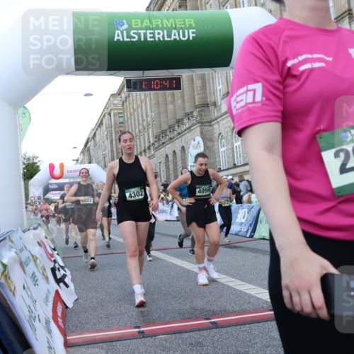 07.09.2025 - BARMER Alsterlauf Strokosch-Dieckow http://msf.ph/oto/8724017 07.09.2025 10:10:40 Ziel 1160, 2352, 2474, 2632, 2865, 2895, 2907, 3145, 3250, 3470, 3756, 3757, 3758, 4058, 4099, 4202, 4291, 4302, 4554, 4622, 4667, 5176, 5285, 5319, 5652, 5816, 5829, 5879, 5893, 8423, 8463 meine-sportfotos.de