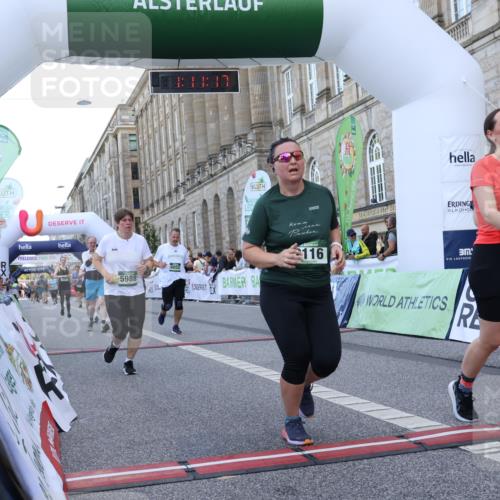 07.09.2025 - BARMER Alsterlauf Strokosch-Dieckow http://msf.ph/oto/8724095 07.09.2025 10:11:15 Ziel 2116, 2422, 2460, 3043, 3044, 3647, 4261, 4313, 4615, 4796, 4912, 4913, 5419, 5581, 5624, 5703, 5988, 6052, 8340 meine-sportfotos.de