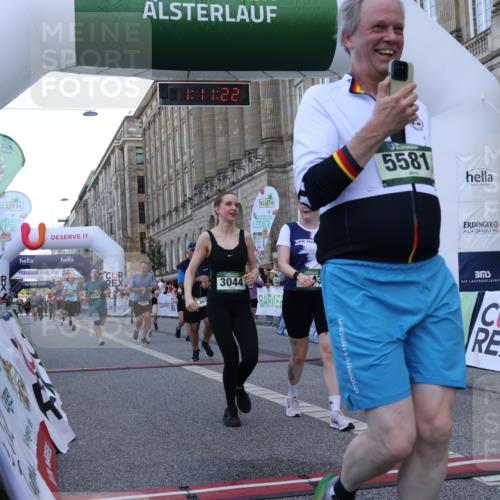 07.09.2025 - BARMER Alsterlauf Strokosch-Dieckow http://msf.ph/oto/8724110 07.09.2025 10:11:20 Ziel 2460, 3043, 3044, 3094, 3600, 3647, 4239, 4261, 4380, 4381, 4515, 5419, 5581, 5988, 6052, 8340 meine-sportfotos.de