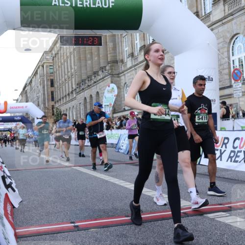 07.09.2025 - BARMER Alsterlauf Strokosch-Dieckow http://msf.ph/oto/8724112 07.09.2025 10:11:21 Ziel 2460, 2966, 3043, 3044, 3094, 3600, 3647, 4239, 4261, 4380, 4381, 4515, 5419, 5581, 6052, 8340 meine-sportfotos.de