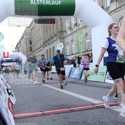 07.09.2025 - BARMER Alsterlauf Strokosch-Dieckow http://msf.ph/oto/8724114 07.09.2025 10:11:22 Ziel 2460, 2966, 3043, 3044, 3094, 3600, 3647, 4239, 4380, 4381, 4515, 5419, 5581, 6052, 8340 meine-sportfotos.de