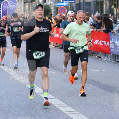 07.09.2025 - BARMER Alsterlauf Strokosch-Dieckow http://msf.ph/oto/8724140 07.09.2025 09:50:18 Ziel 2122, 2794, 3158, 3175, 3255, 3314, 3411, 3510, 3518, 3623, 3858, 3896, 4160, 4164, 4336, 4499, 4663, 5018, 5316, 5318, 5383, 5425, 5441, 5579, 5642, 5661, 6235, 8043, 8240, 8249, 8250 meine-sportfotos.de