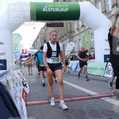 07.09.2025 - BARMER Alsterlauf Strokosch-Dieckow http://msf.ph/oto/8724259 07.09.2025 10:12:23 Ziel 2293, 2846, 2847, 3126, 3327, 3348, 3349, 3366, 3367, 3613, 3614, 3692, 3792, 4415, 4970, 5175, 5214, 5418, 5758, 5760, 6008, 6009, 8038, 8039, 8126, 8145 meine-sportfotos.de