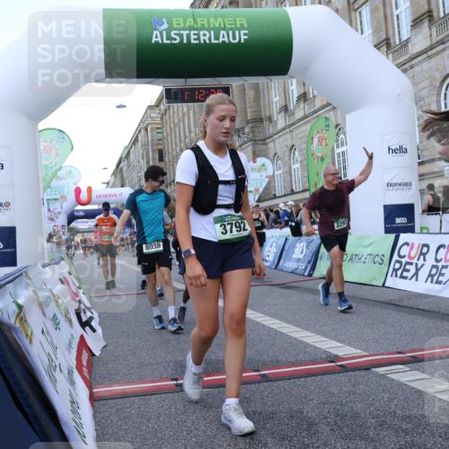 07.09.2025 - BARMER Alsterlauf Strokosch-Dieckow http://msf.ph/oto/8724260 07.09.2025 10:12:23 Ziel 2293, 2846, 2847, 3126, 3327, 3348, 3349, 3366, 3367, 3613, 3614, 3692, 3792, 4415, 4970, 5175, 5214, 5418, 5758, 5760, 6008, 6009, 8038, 8039, 8126, 8145 meine-sportfotos.de