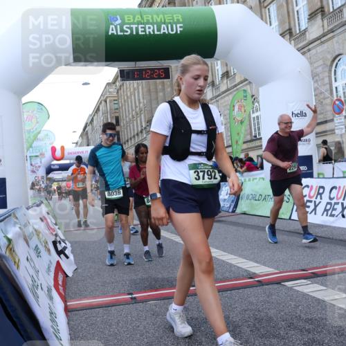 07.09.2025 - BARMER Alsterlauf Strokosch-Dieckow http://msf.ph/oto/8724262 07.09.2025 10:12:23 Ziel 2293, 2846, 2847, 3126, 3327, 3348, 3349, 3366, 3367, 3613, 3614, 3692, 3792, 4415, 4970, 5175, 5214, 5418, 5758, 5760, 6008, 6009, 8038, 8039, 8126, 8145 meine-sportfotos.de