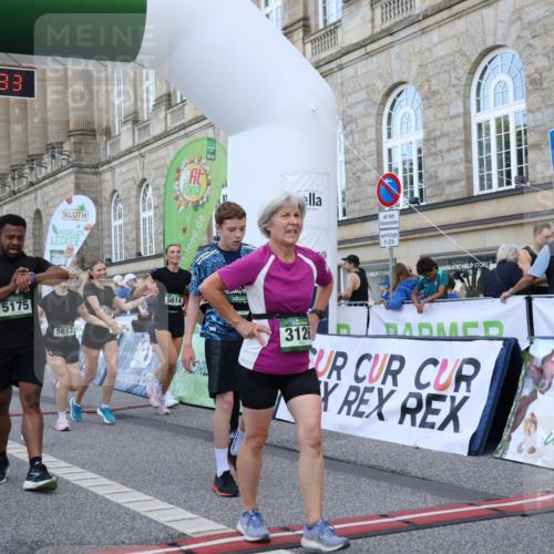 07.09.2025 - BARMER Alsterlauf Strokosch-Dieckow http://msf.ph/oto/8724278 07.09.2025 10:12:31 Ziel 2171, 2599, 2995, 3036, 3126, 3613, 3614, 4193, 4264, 4415, 4518, 4899, 5175, 5214, 5410, 5613, 5614, 5638, 5813, 5827, 5911, 5956, 6009, 8145, 8181, 8182, 8498 meine-sportfotos.de