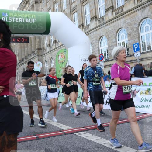 07.09.2025 - BARMER Alsterlauf Strokosch-Dieckow http://msf.ph/oto/8724281 07.09.2025 10:12:32 Ziel 2171, 2599, 2995, 3036, 3126, 3613, 3614, 4193, 4264, 4518, 4899, 5175, 5214, 5410, 5613, 5614, 5638, 5813, 5827, 5911, 5956, 6009, 8145, 8181, 8182, 8498 meine-sportfotos.de