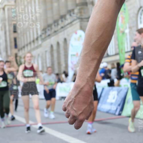 07.09.2025 - BARMER Alsterlauf Strokosch-Dieckow http://msf.ph/oto/8724351 07.09.2025 10:12:59 Ziel 2226, 3096, 3228, 3706, 3873, 4100, 4101, 4136, 4175, 4413, 4561, 4616, 4702, 4829, 5401, 5492, 6199, 6200, 8028, 8170 meine-sportfotos.de