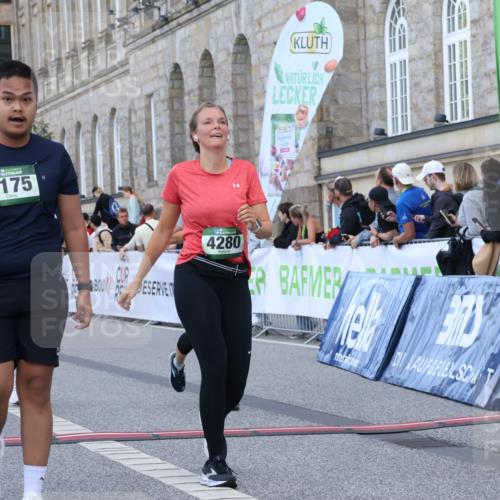 07.09.2025 - BARMER Alsterlauf Strokosch-Dieckow http://msf.ph/oto/8724371 07.09.2025 10:13:08 Ziel 2462, 3096, 3448, 3873, 3880, 3973, 4100, 4136, 4175, 4280, 4792, 5865, 5897, 8046, 8058, 8060, 8061, 8125 meine-sportfotos.de