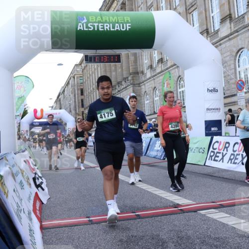 07.09.2025 - BARMER Alsterlauf Strokosch-Dieckow http://msf.ph/oto/8724377 07.09.2025 10:13:10 Ziel 2462, 3448, 3873, 3880, 3973, 4100, 4175, 4280, 4792, 5732, 5865, 5897, 8046, 8058, 8060, 8061, 8125 meine-sportfotos.de