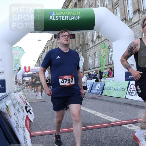 07.09.2025 - BARMER Alsterlauf Strokosch-Dieckow http://msf.ph/oto/8724385 07.09.2025 10:13:13 Ziel 2041, 2432, 2462, 3182, 3448, 3486, 3580, 3880, 3973, 4792, 4852, 5732, 5865, 5897, 8046, 8058, 8060, 8061, 8125, 8357 meine-sportfotos.de
