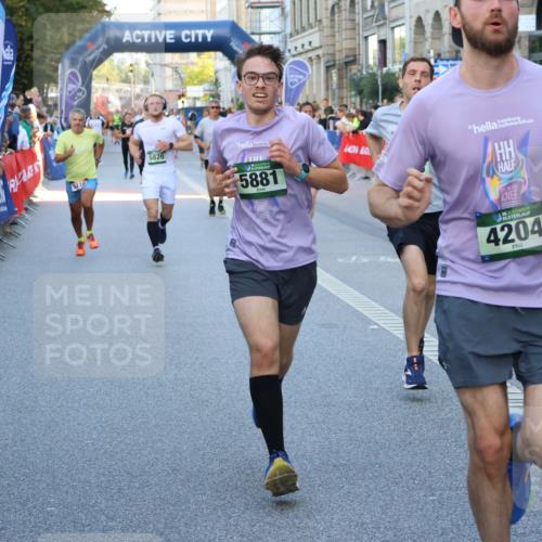 07.09.2025 - BARMER Alsterlauf Strokosch-Dieckow http://msf.ph/oto/8724386 07.09.2025 09:49:29 Ziel 1029, 2147, 2164, 2402, 2881, 2889, 2918, 3567, 3818, 4426, 4481, 4535, 4637, 4678, 4826, 5091, 5187, 5230, 5499, 5784, 5823, 5870, 6290, 8092, 8207, 8311 meine-sportfotos.de