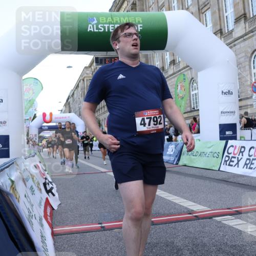 07.09.2025 - BARMER Alsterlauf Strokosch-Dieckow http://msf.ph/oto/8724387 07.09.2025 10:13:13 Ziel 2041, 2432, 2462, 3182, 3448, 3486, 3580, 3880, 3973, 4792, 4852, 5732, 5865, 5897, 8046, 8058, 8060, 8061, 8125, 8357 meine-sportfotos.de