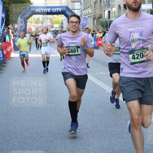 07.09.2025 - BARMER Alsterlauf Strokosch-Dieckow http://msf.ph/oto/8724389 07.09.2025 09:49:29 Ziel 1029, 2147, 2164, 2402, 2881, 2889, 2918, 3567, 3818, 4426, 4481, 4535, 4637, 4678, 4826, 5091, 5187, 5230, 5499, 5784, 5823, 5870, 6290, 8092, 8207, 8311 meine-sportfotos.de