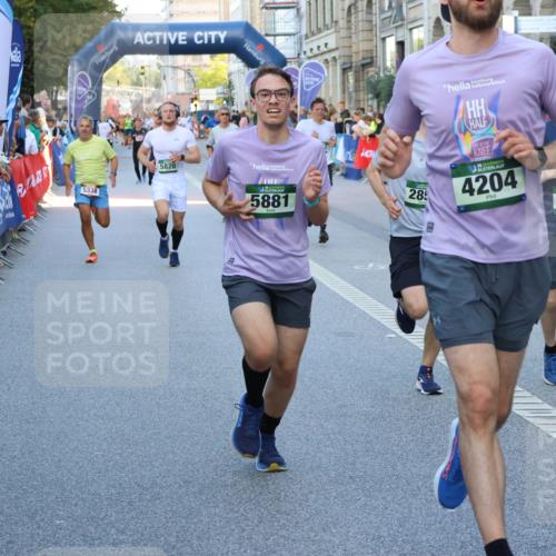 07.09.2025 - BARMER Alsterlauf Strokosch-Dieckow http://msf.ph/oto/8724392 07.09.2025 09:49:28 Ziel 1029, 2147, 2164, 2402, 2881, 2889, 2918, 3567, 3818, 4426, 4481, 4535, 4637, 4678, 4826, 5091, 5187, 5230, 5499, 5784, 5823, 5870, 8092, 8207, 8311, 8312 meine-sportfotos.de