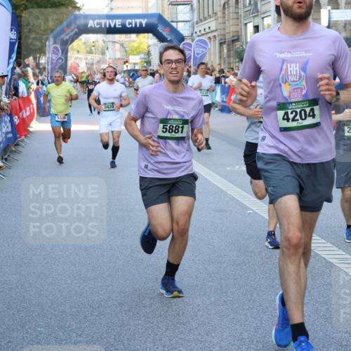 07.09.2025 - BARMER Alsterlauf Strokosch-Dieckow http://msf.ph/oto/8724395 07.09.2025 09:49:28 Ziel 1029, 2147, 2164, 2402, 2881, 2889, 2918, 3567, 3818, 4426, 4481, 4535, 4637, 4678, 4826, 5091, 5187, 5230, 5499, 5784, 5823, 5870, 8092, 8207, 8311, 8312 meine-sportfotos.de