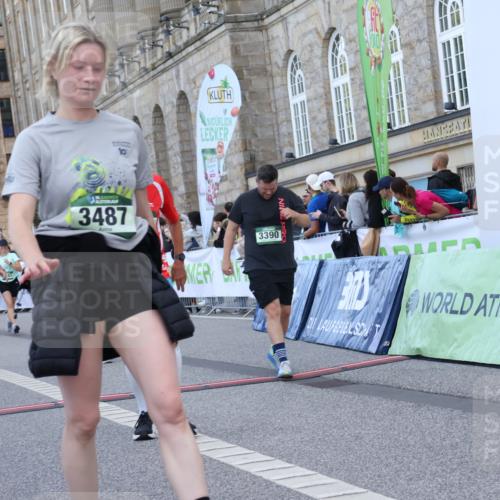 07.09.2025 - BARMER Alsterlauf Strokosch-Dieckow http://msf.ph/oto/8724502 07.09.2025 10:13:54 Ziel 2323, 3257, 3390, 3409, 3487, 3513, 3769, 4075, 5040, 5041, 5803, 5817, 5818, 6053, 8002, 8048 meine-sportfotos.de