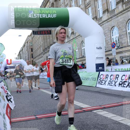 07.09.2025 - BARMER Alsterlauf Strokosch-Dieckow http://msf.ph/oto/8724507 07.09.2025 10:13:55 Ziel 2323, 3257, 3390, 3409, 3487, 3513, 3769, 3895, 4075, 5040, 5041, 5817, 5818, 6053, 8002 meine-sportfotos.de