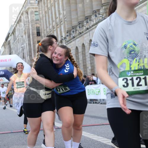 07.09.2025 - BARMER Alsterlauf Strokosch-Dieckow http://msf.ph/oto/8724531 07.09.2025 10:14:11 Ziel 3121, 3373, 3424, 3425, 3511, 3564, 3644, 3833, 3879, 4548, 4659, 4716, 4718, 4761, 4881, 4958, 5054, 5414, 5743, 6158, 6317, 6318, 8417 meine-sportfotos.de