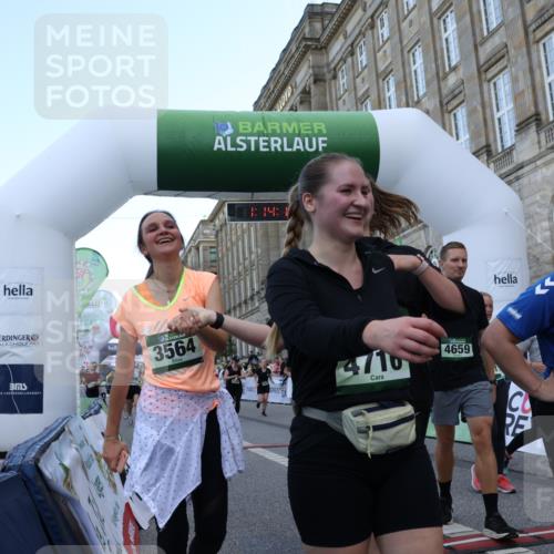 07.09.2025 - BARMER Alsterlauf Strokosch-Dieckow http://msf.ph/oto/8724538 07.09.2025 10:14:14 Ziel 2387, 2892, 3181, 3373, 3564, 3644, 3833, 4548, 4659, 4690, 4761, 4881, 4958, 5054, 5414, 5502, 5743, 6317, 6318, 8417 meine-sportfotos.de