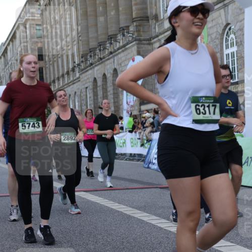 07.09.2025 - BARMER Alsterlauf Strokosch-Dieckow http://msf.ph/oto/8724556 07.09.2025 10:14:21 Ziel 2235, 2387, 2875, 2876, 2892, 3031, 3181, 3332, 3333, 3334, 3379, 3833, 4181, 4548, 4690, 5054, 5059, 5414, 5502, 5743, 6317, 6318, 6329, 6331, 8417 meine-sportfotos.de