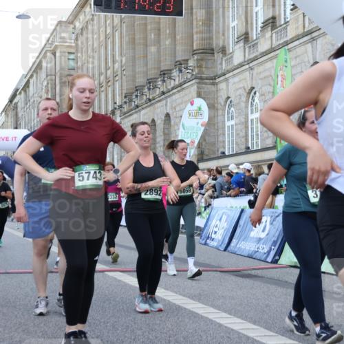 07.09.2025 - BARMER Alsterlauf Strokosch-Dieckow http://msf.ph/oto/8724557 07.09.2025 10:14:21 Ziel 2235, 2387, 2875, 2876, 2892, 3031, 3181, 3332, 3333, 3334, 3379, 3833, 4181, 4548, 4690, 5054, 5059, 5414, 5502, 5743, 6317, 6318, 6329, 6331, 8417 meine-sportfotos.de