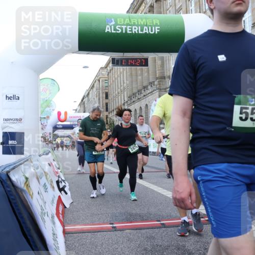 07.09.2025 - BARMER Alsterlauf Strokosch-Dieckow http://msf.ph/oto/8724566 07.09.2025 10:14:25 Ziel 2235, 2387, 2875, 2876, 2892, 3031, 3085, 3086, 3332, 3333, 3334, 3379, 4181, 5059, 5709, 5830, 6329, 6331 meine-sportfotos.de
