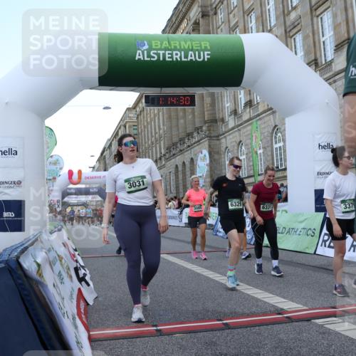07.09.2025 - BARMER Alsterlauf Strokosch-Dieckow http://msf.ph/oto/8724573 07.09.2025 10:14:29 Ziel 2235, 2875, 2876, 3031, 3085, 3086, 3379, 3697, 5447, 5709, 5830, 6329, 6331 meine-sportfotos.de