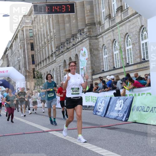 07.09.2025 - BARMER Alsterlauf Strokosch-Dieckow http://msf.ph/oto/8724582 07.09.2025 10:14:35 Ziel 2073, 2264, 3503, 3504, 3697, 3735, 4553, 5447, 5468, 5830, 6282, 6284, 8226 meine-sportfotos.de