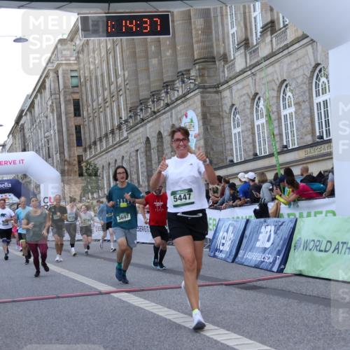 07.09.2025 - BARMER Alsterlauf Strokosch-Dieckow http://msf.ph/oto/8724583 07.09.2025 10:14:35 Ziel 2073, 2264, 3503, 3504, 3697, 3735, 4553, 5447, 5468, 5830, 6282, 6284, 8226 meine-sportfotos.de