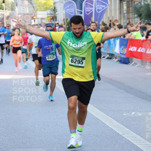07.09.2025 - BARMER Alsterlauf Strokosch-Dieckow http://msf.ph/oto/8724621 07.09.2025 09:48:49 Ziel 2027, 2769, 2790, 2899, 2921, 3167, 3449, 3450, 3505, 3588, 3694, 4171, 4611, 4612, 4684, 4797, 5095, 5219, 5617, 5717, 5725, 5740, 5958, 6203, 6328, 8281, 8291, 8414 meine-sportfotos.de