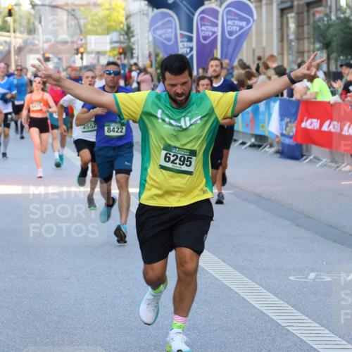 07.09.2025 - BARMER Alsterlauf Strokosch-Dieckow http://msf.ph/oto/8724627 07.09.2025 09:48:49 Ziel 2027, 2769, 2790, 2899, 2921, 3167, 3449, 3450, 3505, 3588, 3694, 4171, 4611, 4612, 4684, 4797, 5095, 5219, 5617, 5717, 5725, 5740, 5958, 6203, 6328, 8281, 8291, 8414 meine-sportfotos.de