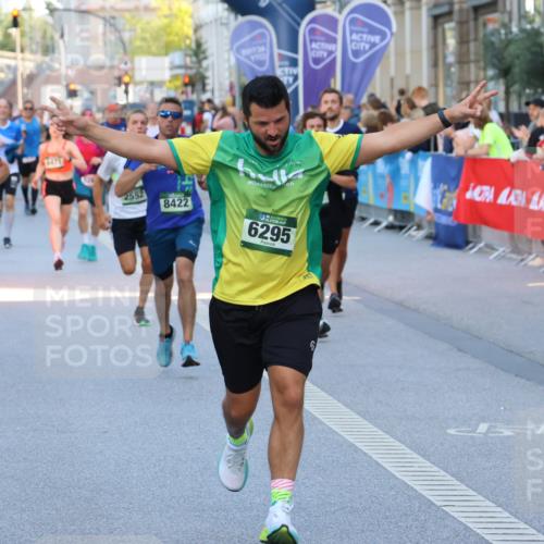 07.09.2025 - BARMER Alsterlauf Strokosch-Dieckow http://msf.ph/oto/8724630 07.09.2025 09:48:49 Ziel 2027, 2769, 2790, 2899, 2921, 3167, 3449, 3450, 3505, 3588, 3694, 4171, 4611, 4612, 4684, 4797, 5095, 5219, 5617, 5717, 5725, 5740, 5958, 6203, 6328, 8281, 8291, 8414 meine-sportfotos.de