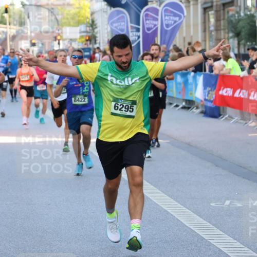 07.09.2025 - BARMER Alsterlauf Strokosch-Dieckow http://msf.ph/oto/8724633 07.09.2025 09:48:49 Ziel 2027, 2769, 2790, 2899, 2921, 3167, 3449, 3450, 3505, 3588, 3694, 4171, 4611, 4612, 4684, 4797, 5095, 5219, 5617, 5717, 5725, 5740, 5958, 6203, 6328, 8281, 8291, 8414 meine-sportfotos.de