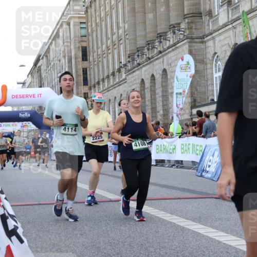 07.09.2025 - BARMER Alsterlauf Strokosch-Dieckow http://msf.ph/oto/8724690 07.09.2025 10:15:06 Ziel 2225, 2442, 2621, 2712, 3851, 4108, 4364, 4422, 4670, 8258 meine-sportfotos.de