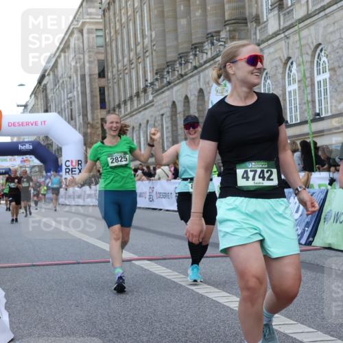 07.09.2025 - BARMER Alsterlauf Strokosch-Dieckow http://msf.ph/oto/8724739 07.09.2025 10:15:21 Ziel 2825, 3221, 3455, 3466, 4630, 4725, 4734, 4742, 4883, 5036, 6344, 8296 meine-sportfotos.de