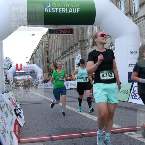 07.09.2025 - BARMER Alsterlauf Strokosch-Dieckow http://msf.ph/oto/8724741 07.09.2025 10:15:22 Ziel 2825, 3455, 3466, 4725, 4734, 4742, 4845, 4883, 5036, 5280, 6344, 6345, 8296 meine-sportfotos.de